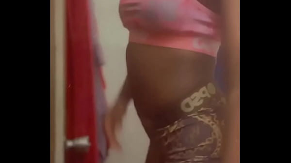 PRETTY PETITE EBONY TEEN TWERKS!