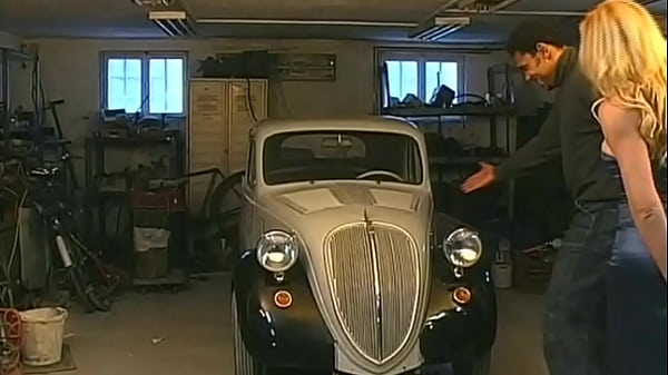 Nonton I Get My Ass Kicked On The Hood Of The Rolls Royce thumbnail