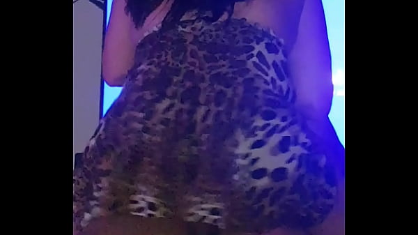 Play MP4 - Mais um v&iacute;deo da minha esposa dan&ccedil;ando no colo do neg&atilde;o