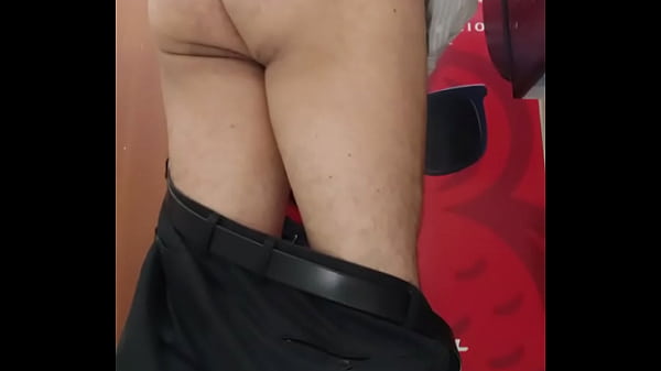 Rico culo en tanga negra, les gusta?? 