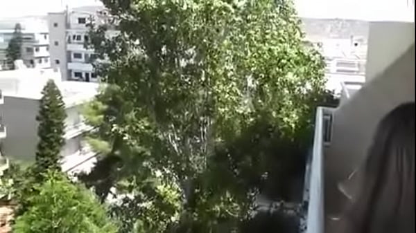 Play MP4 - She talks with a neighbor and dildo masturbates on balcony