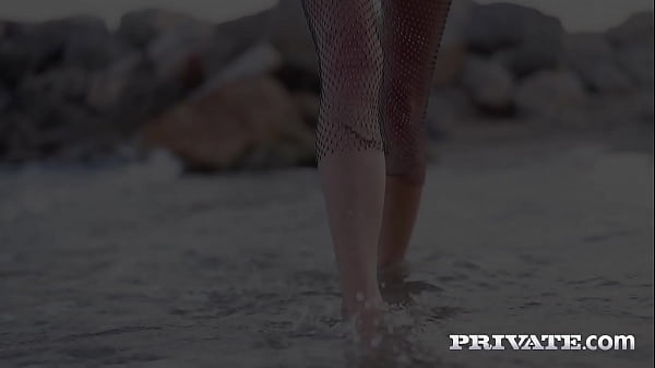 Nonton Verona Sky Enjoys Anal By The Pool thumbnail