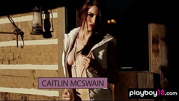 Nonton Skinny All Natural Busty Hottie Reveals Her Sweet Pussy thumbnail