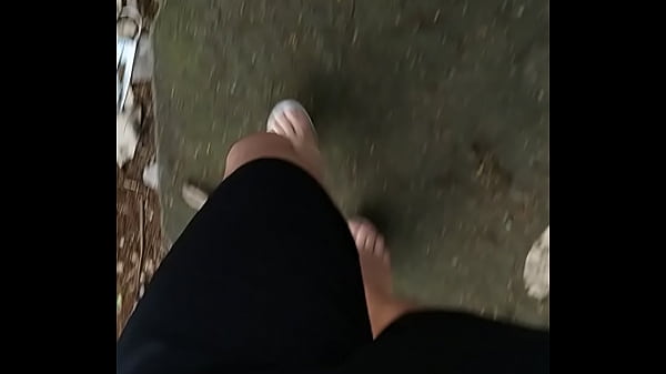 Andei tanto se tamanco que ate esfolou o dedinho 