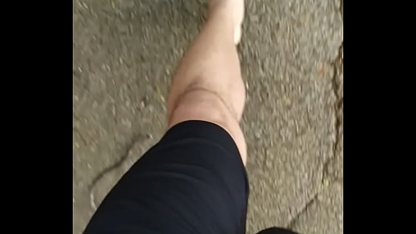 Andei tanto se tamanco que ate esfolou o dedinho 