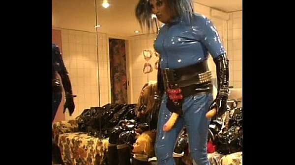 Roxina2007HornyBabeWithStrapon260207XXXL.MPG 