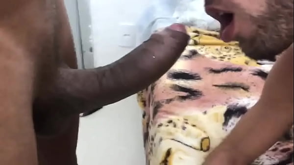 Encontrei um vendedor de Bala na Central do Brasil levei pra casa 