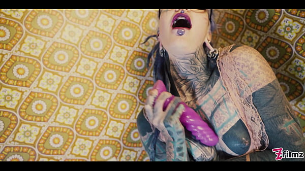 Nonton Anal Gapes And Piss On Books And Toys thumbnail