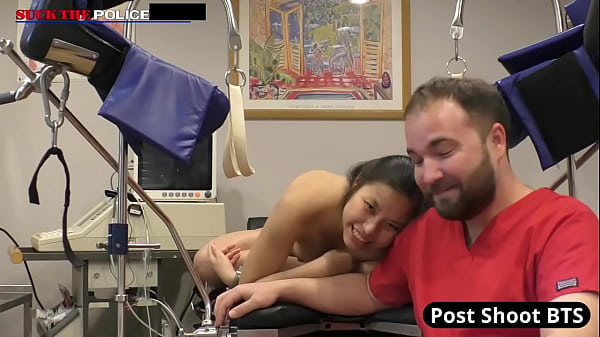 Nonton Slutty Smuggler Fucks For Freedom - Raya Nguyen thumbnail