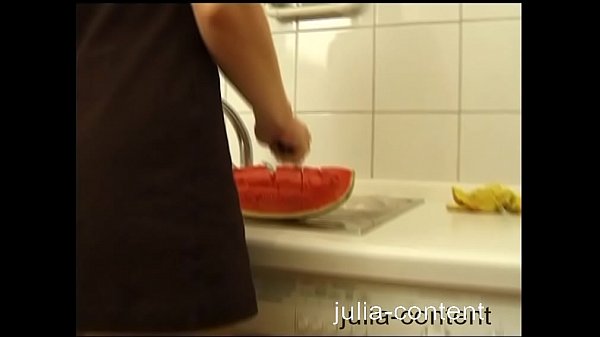 Play MP4 - Young German couple fuck in the kitchen