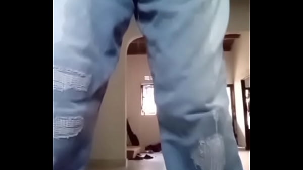 Pantalones orinados con pa&ntilde;al de tela y locura total con doble orgasmo 
