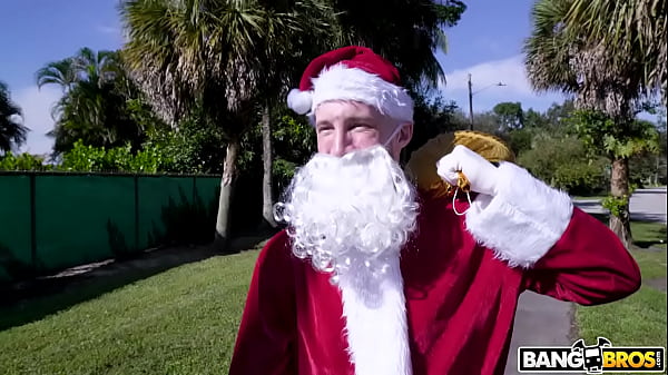 Santas Cumming To Town