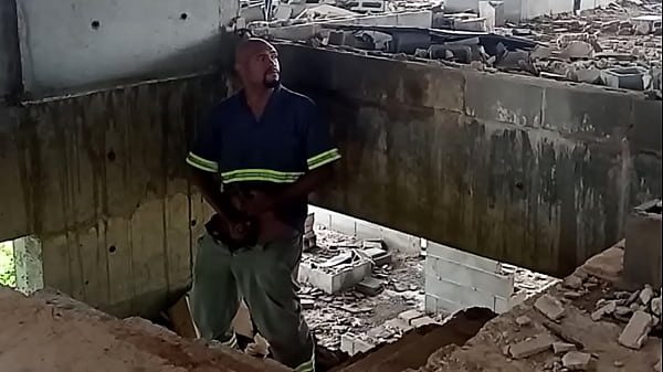 Play MP4 - Batendo uma na constru&ccedil;&atilde;o