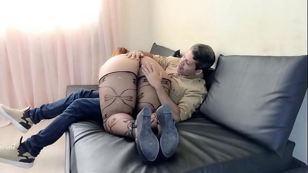 Gina halime sorprende a su novio con plug anal