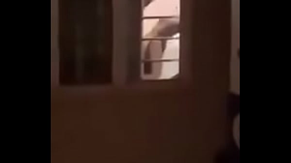 Qu&ecirc;n đ&oacute;ng cửa bị ph&aacute;t hiện chịch trong kh&aacute;ch sạn