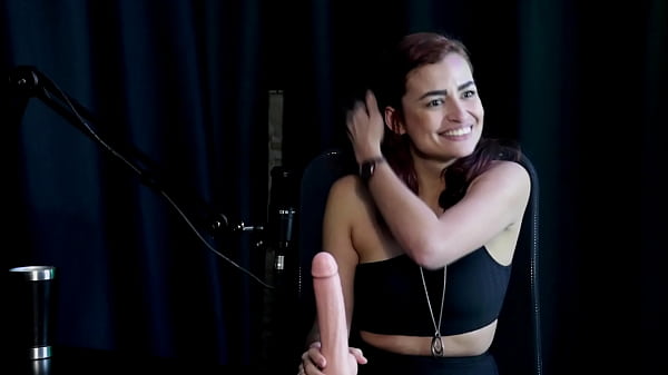 Safada demonstra o seu boquete e chupa os peitos da Bia Hot - Kamilla Werneck (SHEER/RED) 