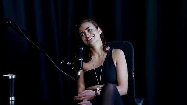 Safada demonstra o seu boquete e chupa os peitos da bia hot kamilla werneck sheer red 