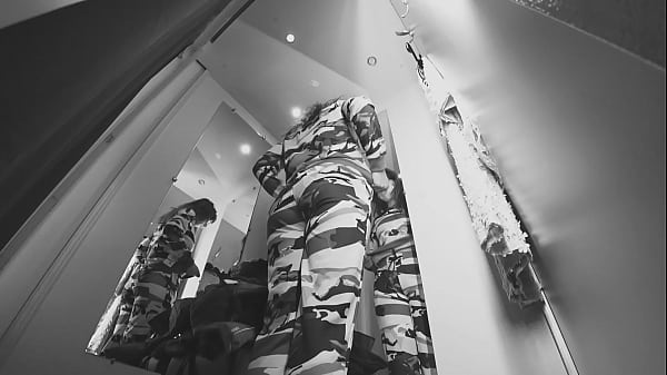 Hidden camera in the fitting room in the mall spying on a_juicy PAWG.Amateur fetish.