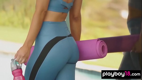 Play MP4 - Yoga babe Jillisa Lynn cooling down her body outdoor