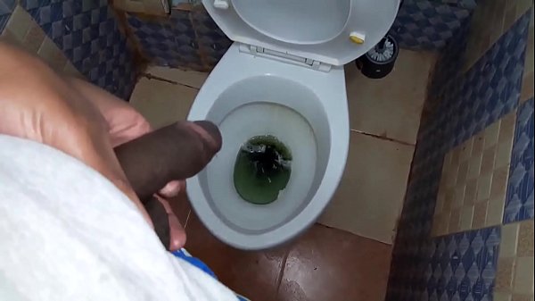 Piss Golden Shower Porn thumbnail