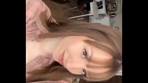 Imagine cumming on this face 