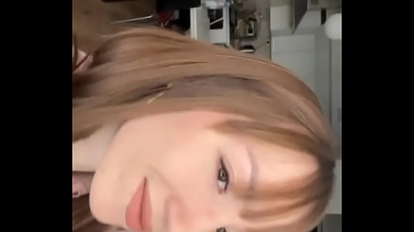 Imagine cumming on this face 