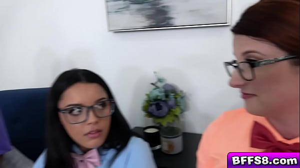 Play MP4 - Nerd bestfriends starts making out teasing and touching each others bodies