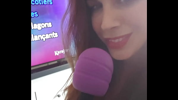 Episode 2 6 "karaok&eacute; jouissif avec mon micro" de la mini saison milf salope