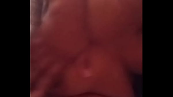 Me mojo mientras le mando video a mi enamorado