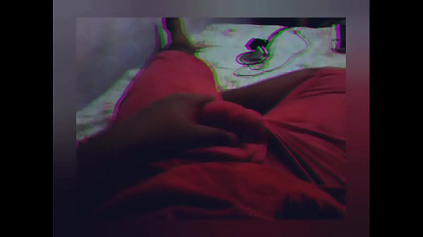 Novinho de pau duro no moletom