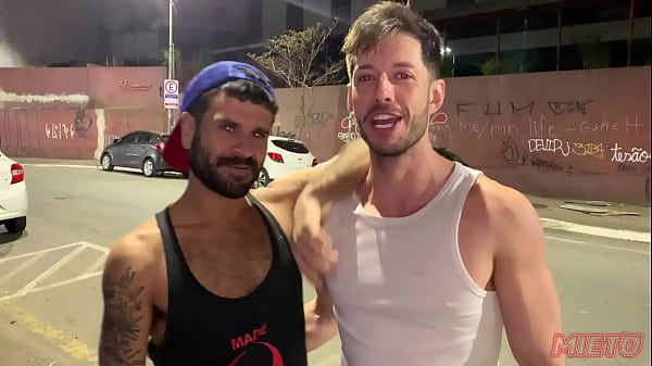 Play MP4 - Ca&ccedil;ando sexo nas ruas de S&atilde;o Paulo&comma; com o Fernando Brutto&period; XV&Iacute;DEOS RED