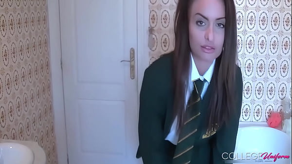 Cute College Girl Sarah_Louise_Showing_Off Her_Sexy Lingerie