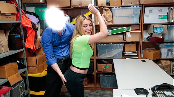 Store Guard Spotsthe Teen Attempting to_Steal Lyftersex