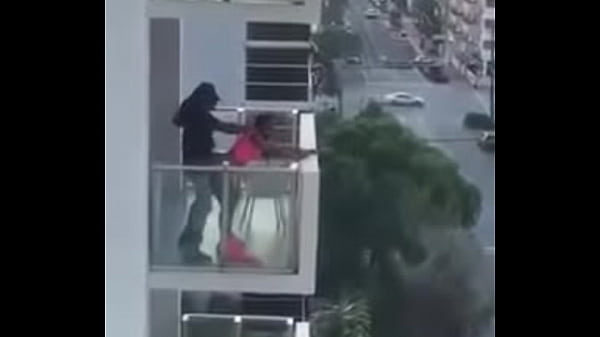 Casal_Transando na varanda