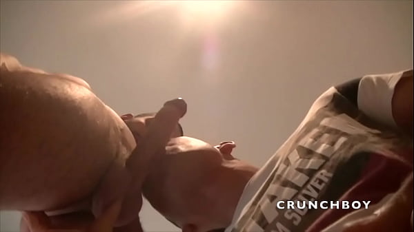 Hetero Accepte De Sucer Son Pote Barbu De 22 Ans thumbnail