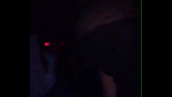 Victoria Lune moviendo la colita en el boliche