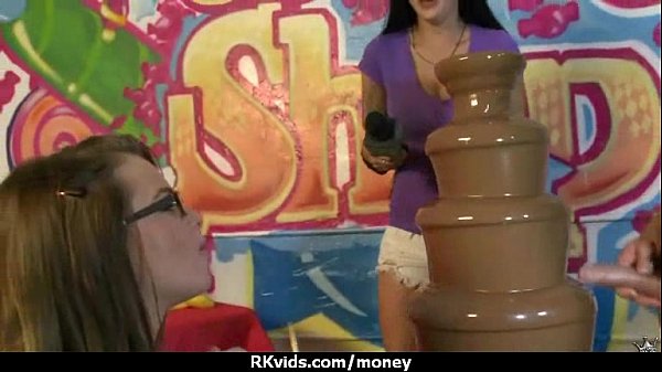 Amateur hottie takes_cash for public_sex 7