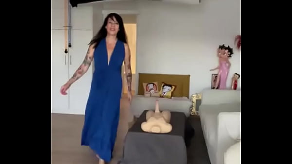 Nonton J&rsquo;ai Post&eacute; Cette Petite Vid&eacute;o Ce Matin Sur Instagram, Sans Remarquer Un Petit D&eacute;tail... Je Viens De L&rsquo;enlever Par P... thumbnail