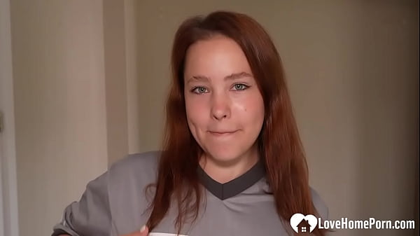 Nonton Redhead Hottie Loves To Suck On My Cock thumbnail