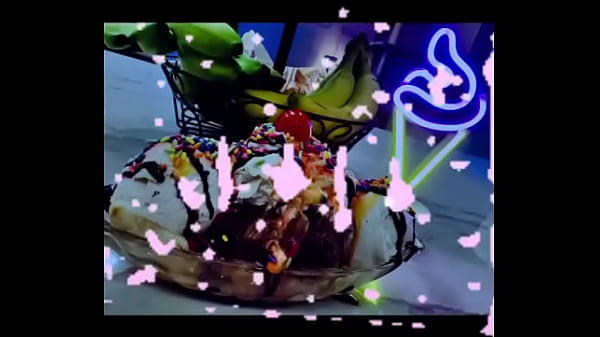 She said &ldquo;split me jt &rdquo; #splitme #bananasplit #icecream #makeitcreamy #gettincreamywithjt #desserts #ic