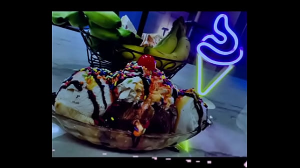 She said &ldquo;split me jt &rdquo; #splitme #bananasplit #icecream #makeitcreamy #gettincreamywithjt #desserts #ic 