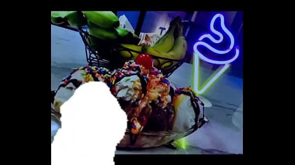 She said &ldquo;split me jt &rdquo; #splitme #bananasplit #icecream #makeitcreamy #gettincreamywithjt #desserts #ic