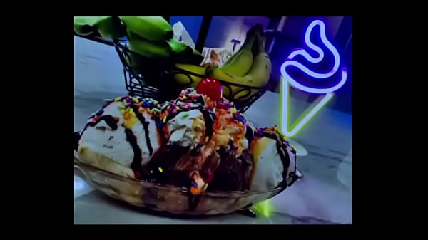 She said &ldquo;split me jt &rdquo; #splitme #bananasplit #icecream #makeitcreamy #gettincreamywithjt #desserts #ic