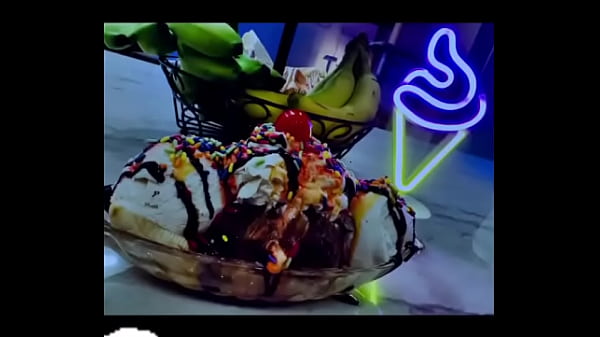 She said &ldquo;split me jt &rdquo; #splitme #bananasplit #icecream #makeitcreamy #gettincreamywithjt #desserts #ic