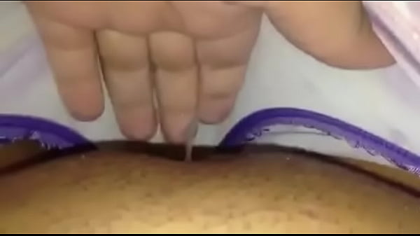 Mi puta ense&ntilde_&aacute_ndome lo mojada que est&aacute_