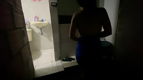 Nonton Mi Primo Morboso Me Grab&oacute; En El Ba&ntilde;o Mientras Me Masturbe thumbnail