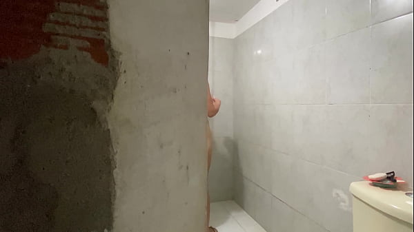 Mi primo morboso me grab&oacute; en el ba&ntilde;o mientras me masturbe 