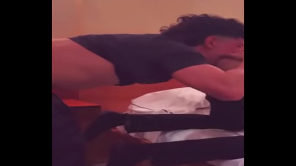 el cabron de mi vecino hetero me folla por primera vez en su deartamento 