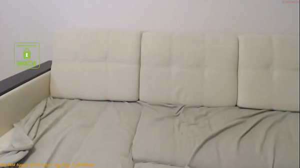 Hotgirl plays withher ass