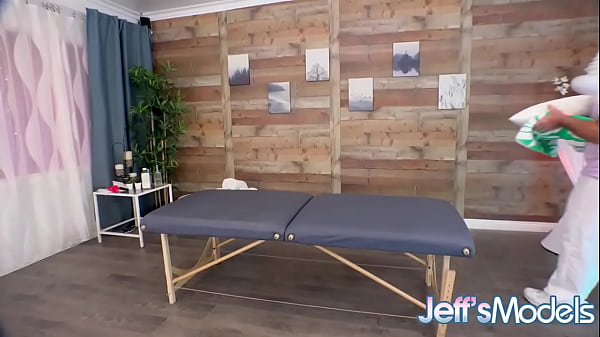 Nonton Blonde Plumper Curvy Mary Seeks Gratification Through Massage thumbnail